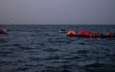 Segelschiffe Nadir und Astral retten 110 Menschen aus gekentertem Boot