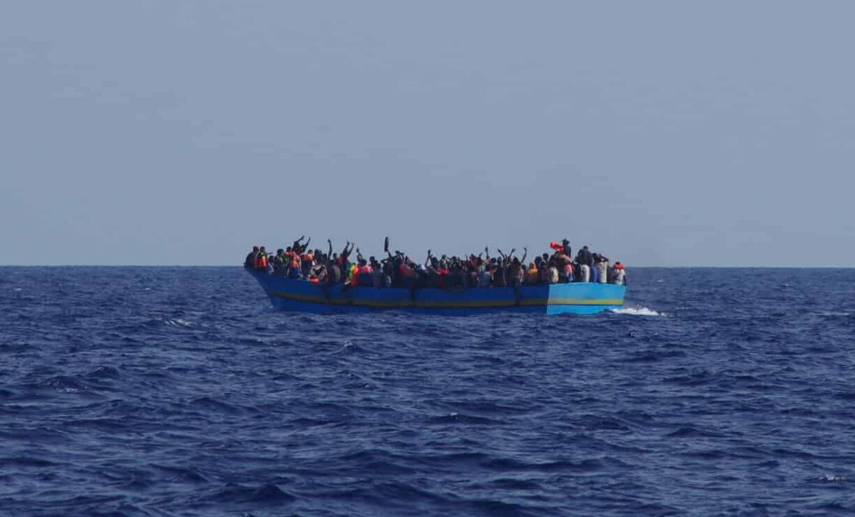 Flüchtlingsboot-300 Menschen-Mittelmeer-Resqship-Mission6