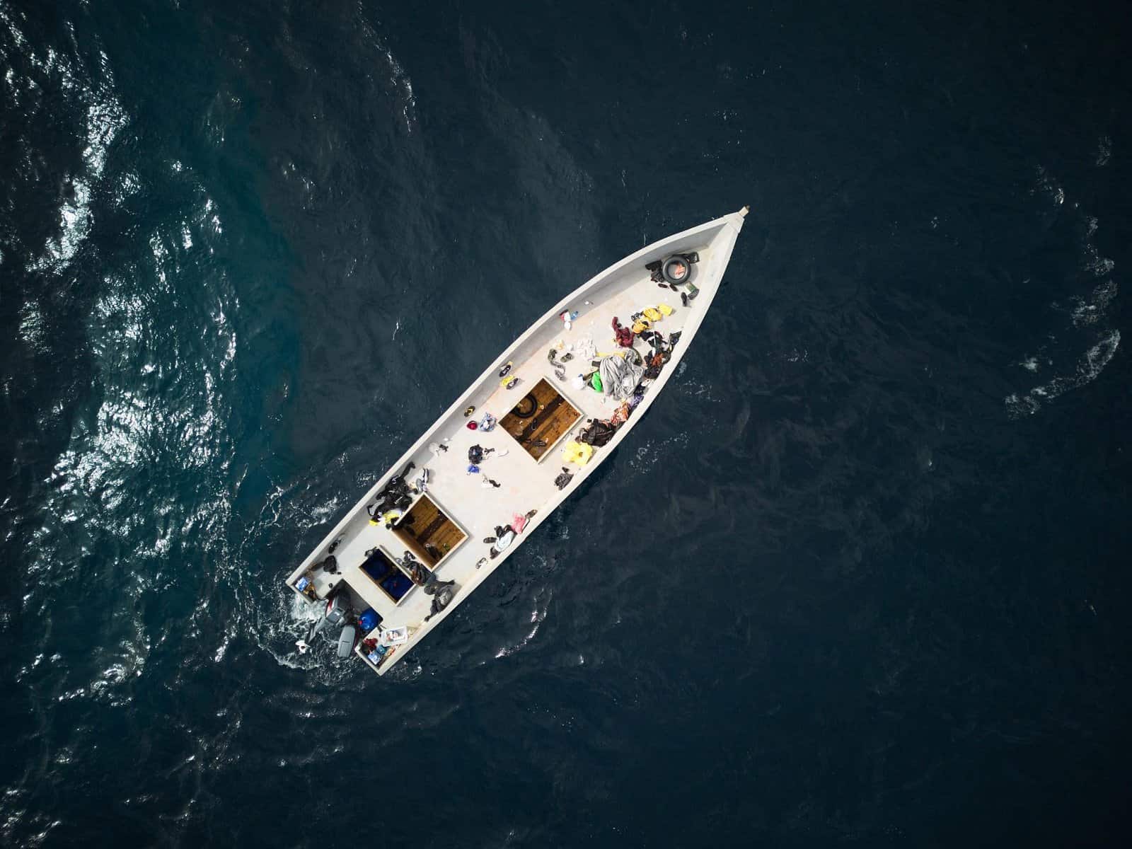 Resqship-Nadir-Einsatz-leeres-Holzboot-Drohnenfoto