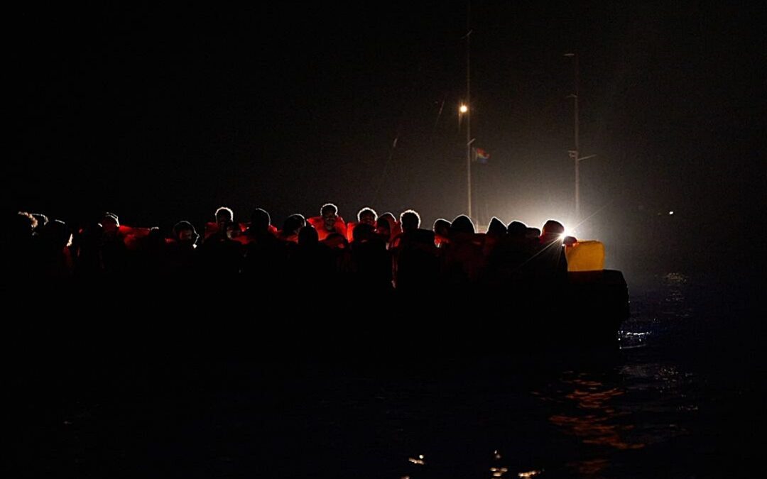 Segelschiff unterstützt 160 Menschen in Seenot