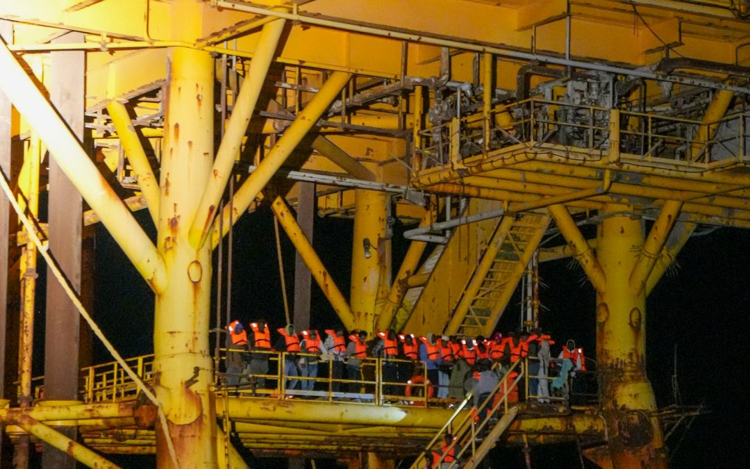 Segelschiff NADIR evakuiert 47 Menschen von verlassener Ölplattform