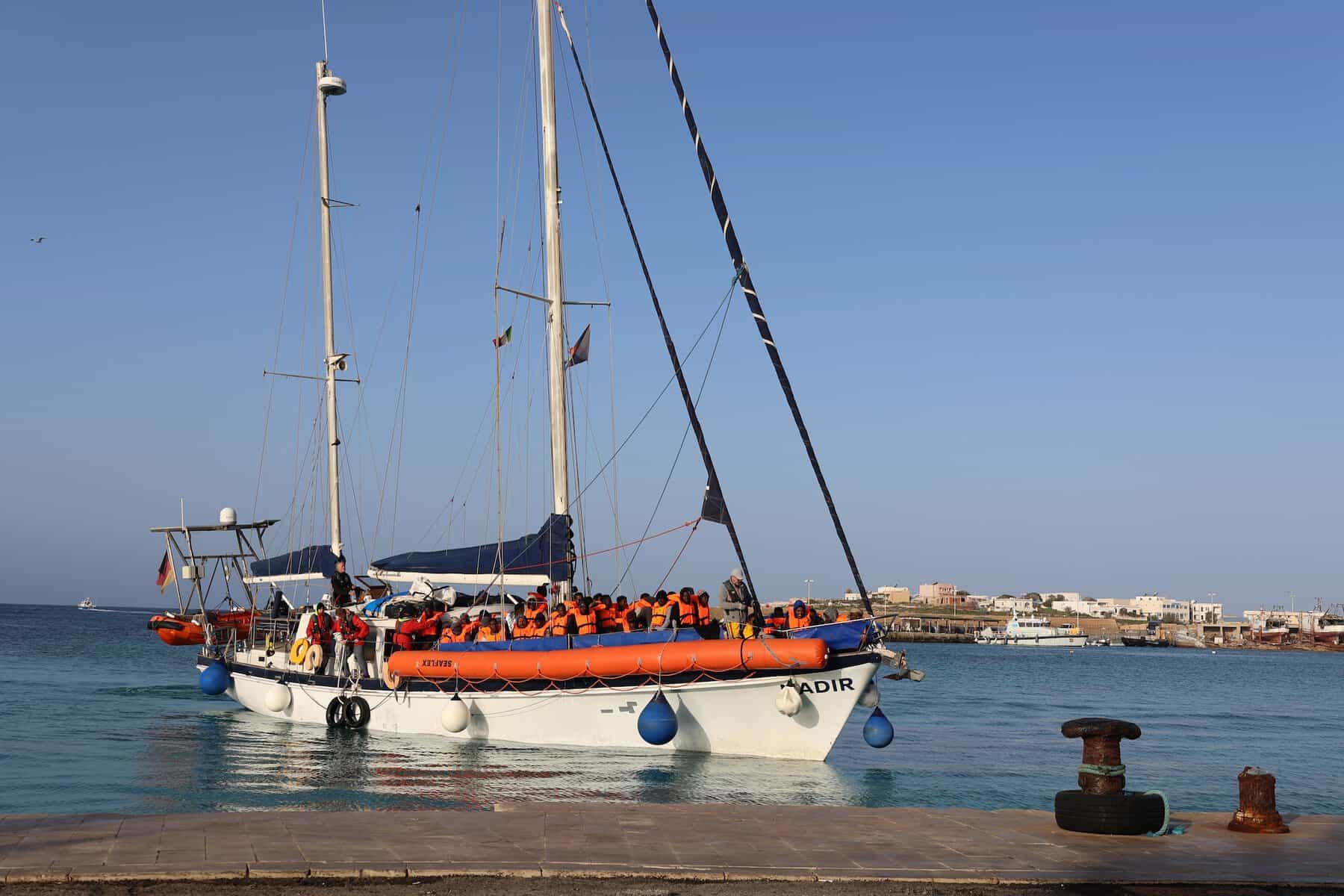 27 Menschen auf der Flucht gehen auf Lampedusa an Land