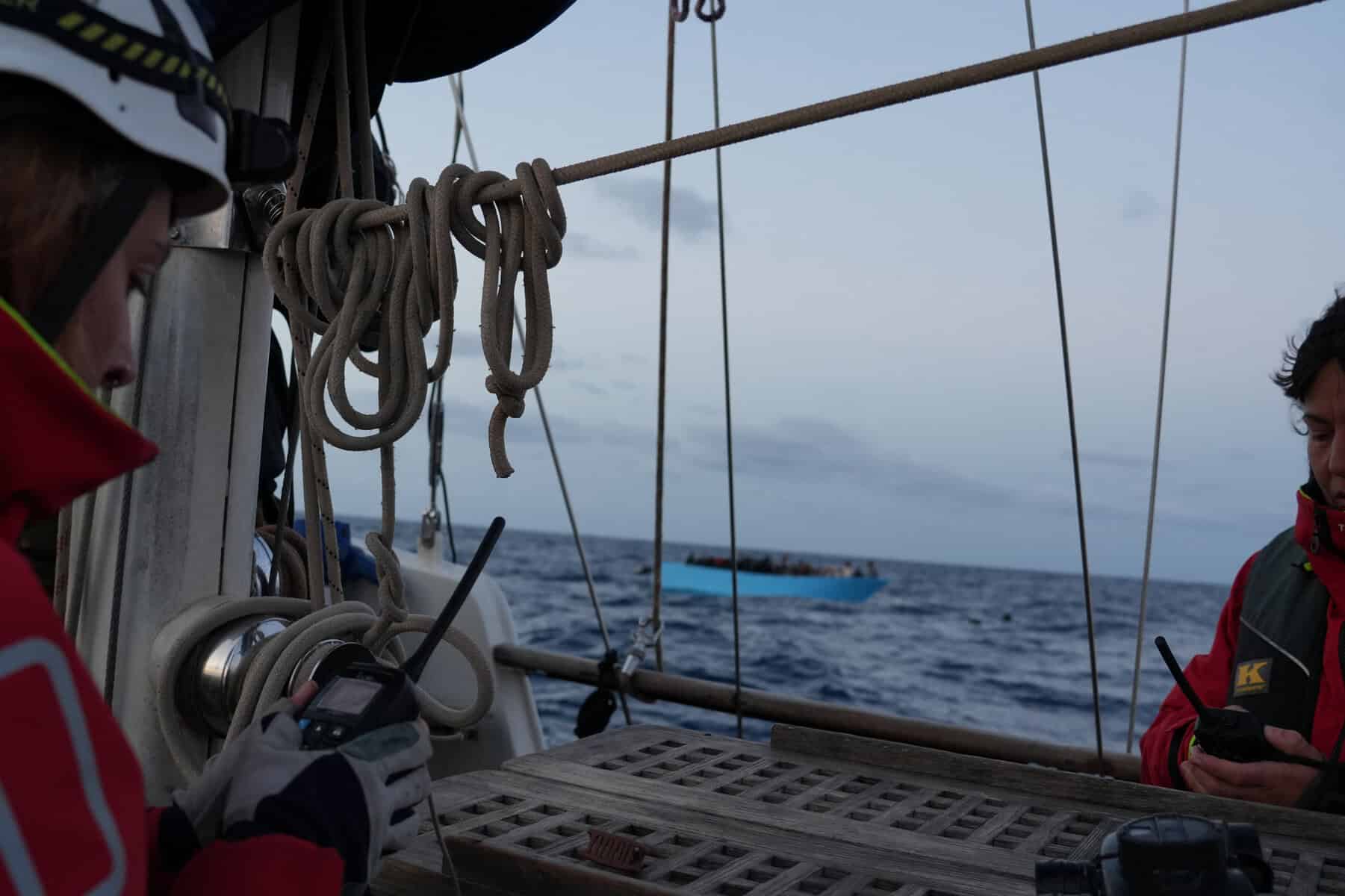 RESQSHIP Rettungsteam an Bord während einer Schiffsmission.